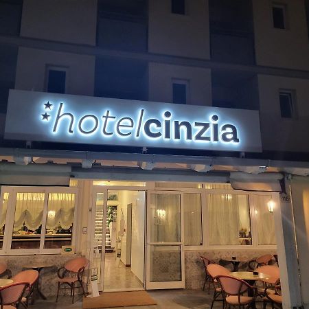 Hotel Cinzia Каорле Экстерьер фото