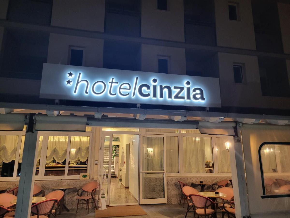 Hotel Cinzia Каорле Экстерьер фото